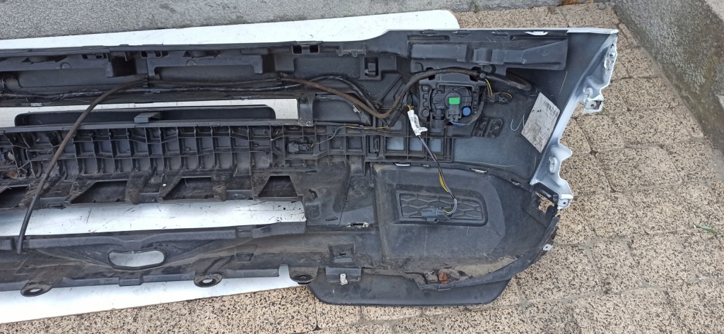 фото №15, Land rover discovery l319 iv 2009- бампер перед pdc омыватель ah22-17f775-ac