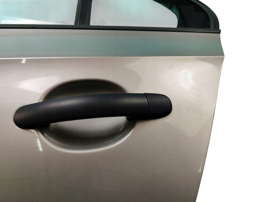 Дверь левый задний  skoda rapid liftback lak: lf8h 12-17 в Украине