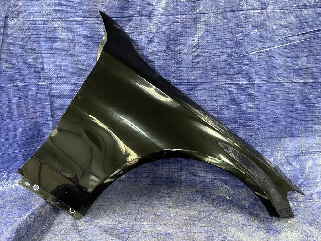 фото №1, Mercedes cklasa w205 правый передний крыло