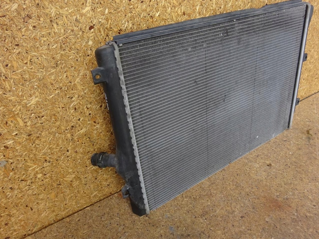 Audi a3 8p рестайлінг  golf vi eos 1.6 2.0 tdi радіатор води рідина 1k0121251dd Доставка