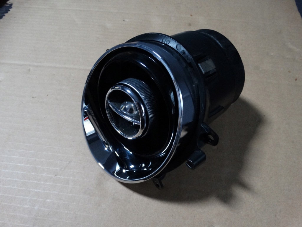 фото №1, Решітка консолі jaguar оригінальний номер aw93-19c893-ae