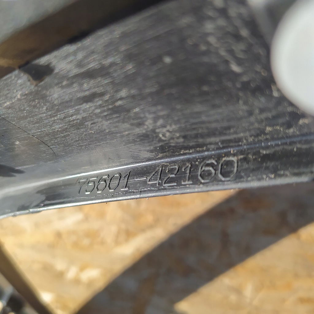 фото №9, Toyota rav4 v молдинг крыла правый перед передняя 75601-42160