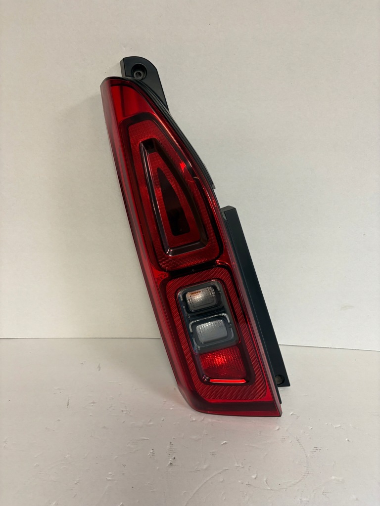 Лампа задний  левая proace berlingo iv partner iii rifter combo e 9819427380 Доставка