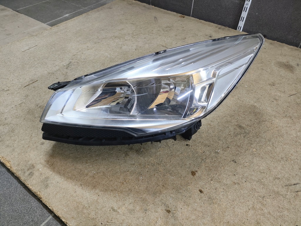 фото №1, Ford kuga mk2 2013 - лампа передняя перед левая