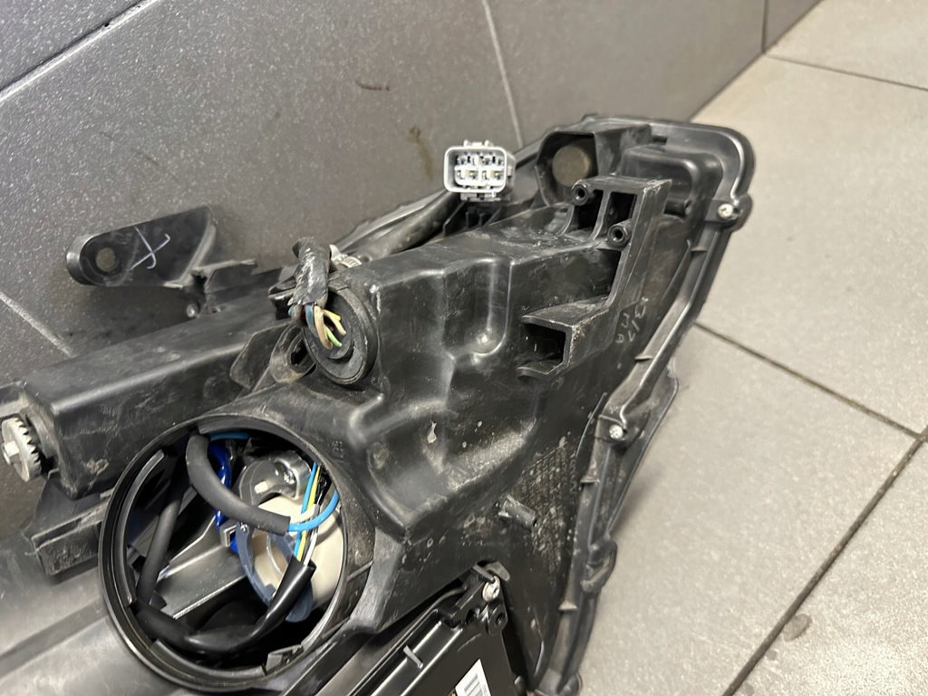 фото №9, Лампа левый перед toyota avensis t27 eu h279hl-ae