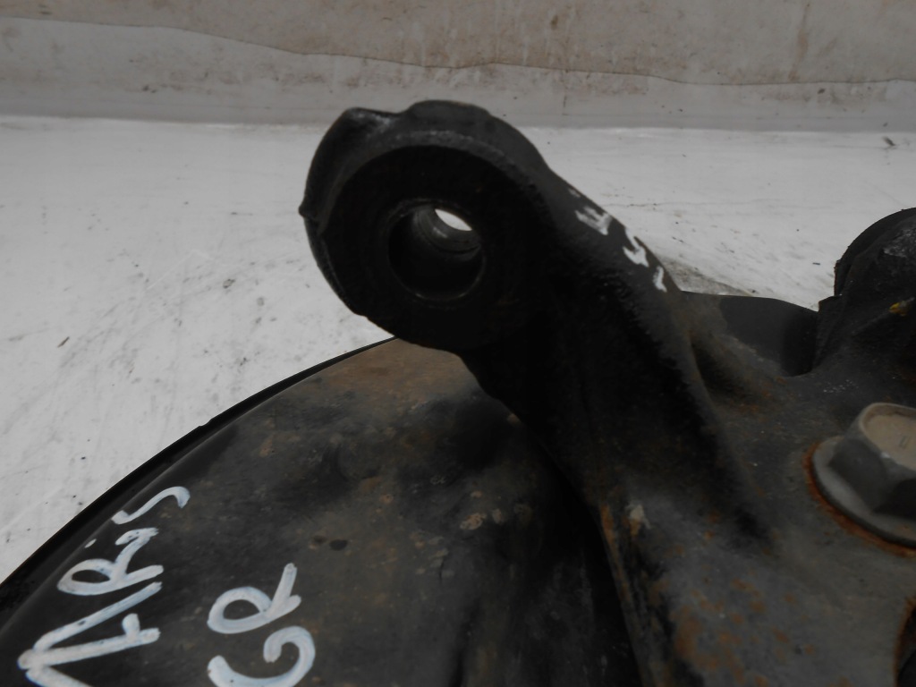 Toyota yaris 4 iv gr поворотный кулак правая ступица датчик abs передок  4321152070 Цена