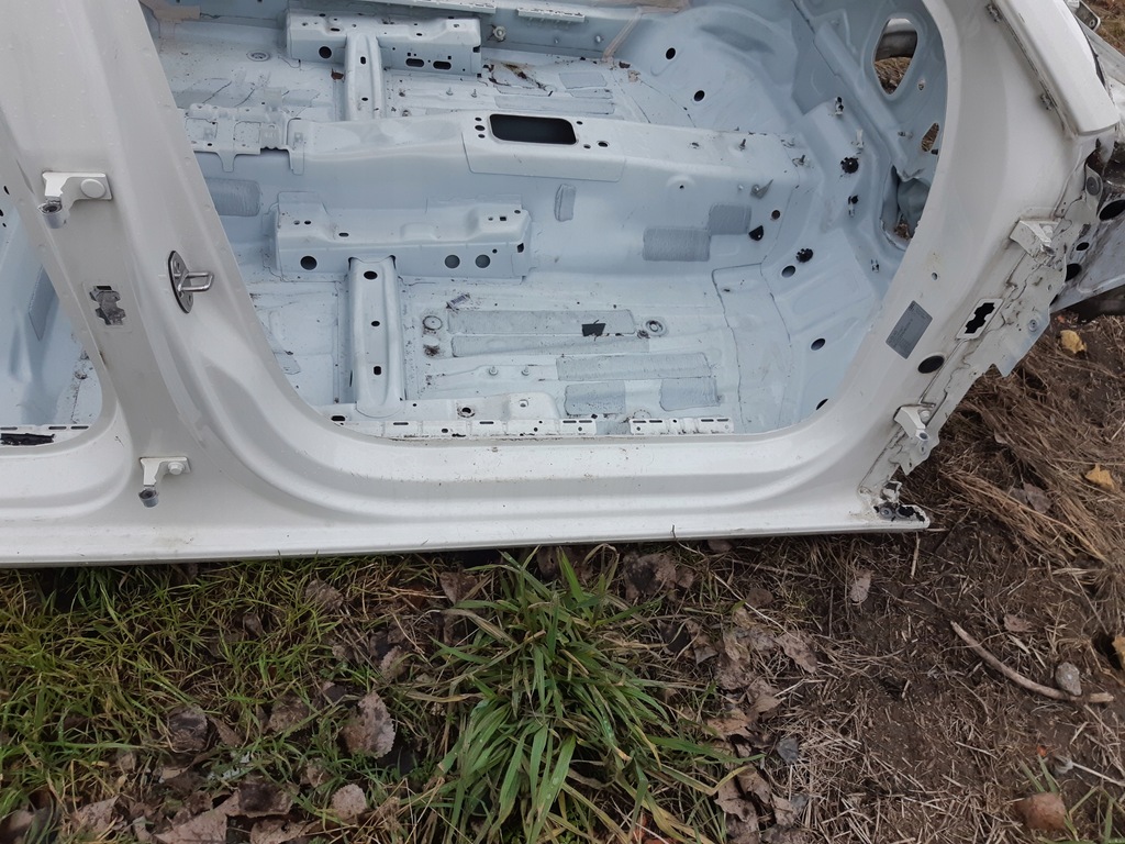 фото №1, Audi a3 8v блок двигуна поріг чверть права правий 5 двері hb