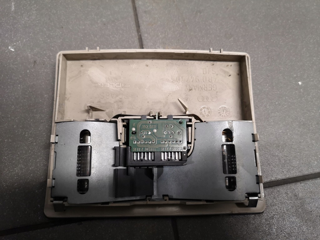 фото №6, Лампа потолочный audi a6 c5 4b0947105