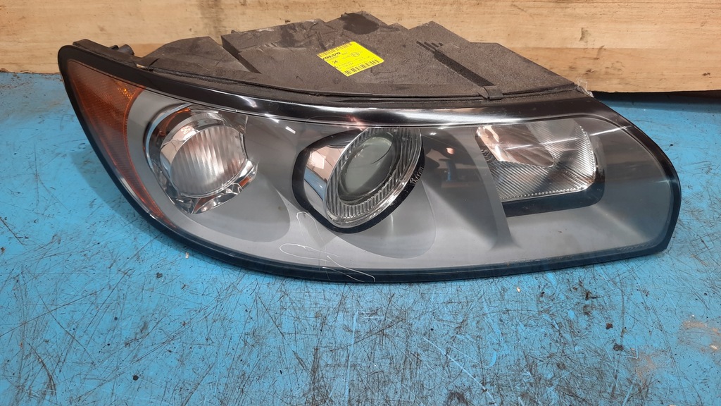 фото №1, Фара правый 30698886 volvo v50 04-12r