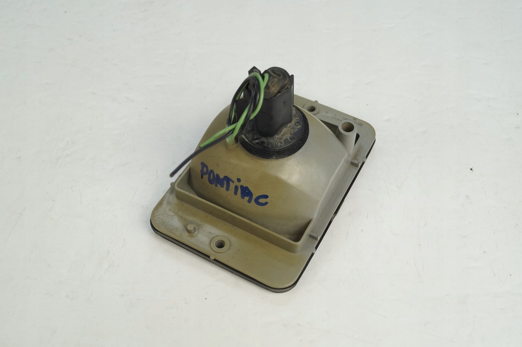 фото №8, Pontiac trans-sport лампа крышки задняя правая gm597649