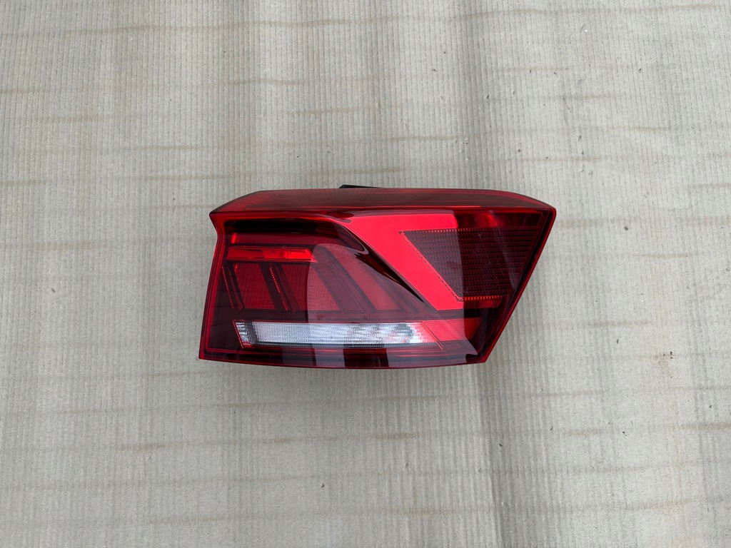 фото №2, Vw volkswagen t-roc 2ga лампа права задня задня led