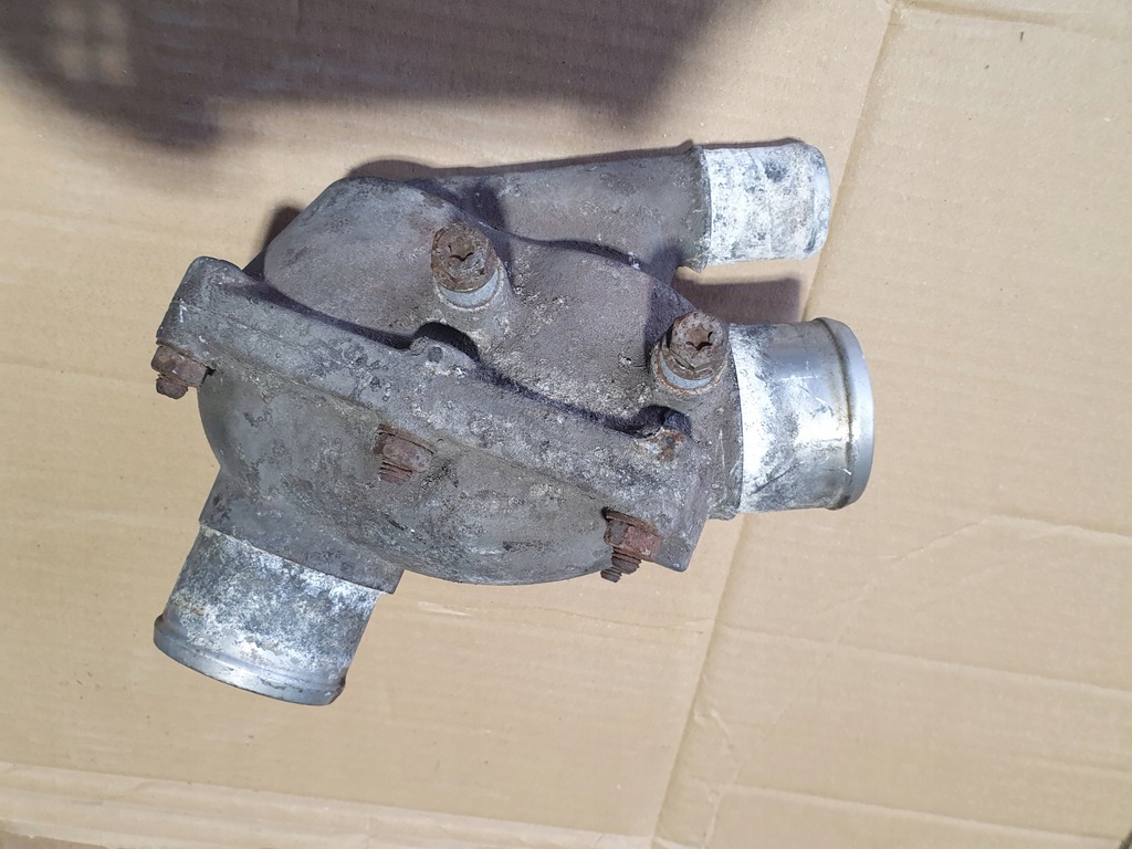 фото №1, Scania r термостат корпус