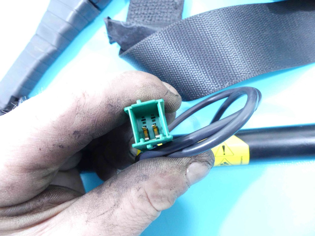 Ремень безопасности натяжитель перед правый  astra h 3 с Разборки