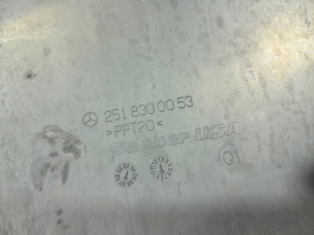 фото №5, Mercedes r w251 корпус впуск воздуха a2518300053 a2518300040