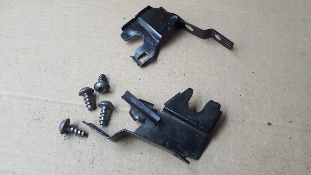 A4 b8 рестайлінг  a5 кронштейн лампа поперечина перед комплект Київ