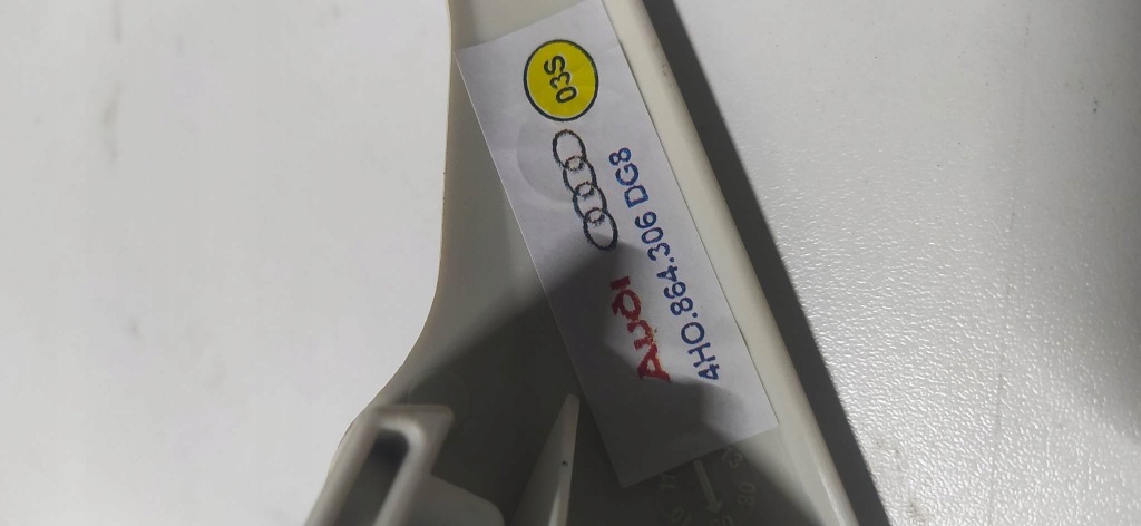 фото №2, Audi a8 направляющая шторка 4h0864306 dg8