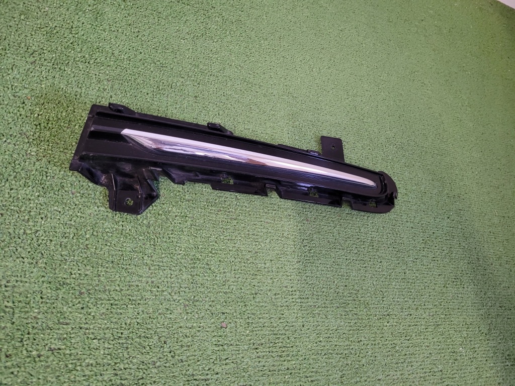 Volvo v40 lift решётка с хром заглушка бампера правая хром 31347043 oem Цена