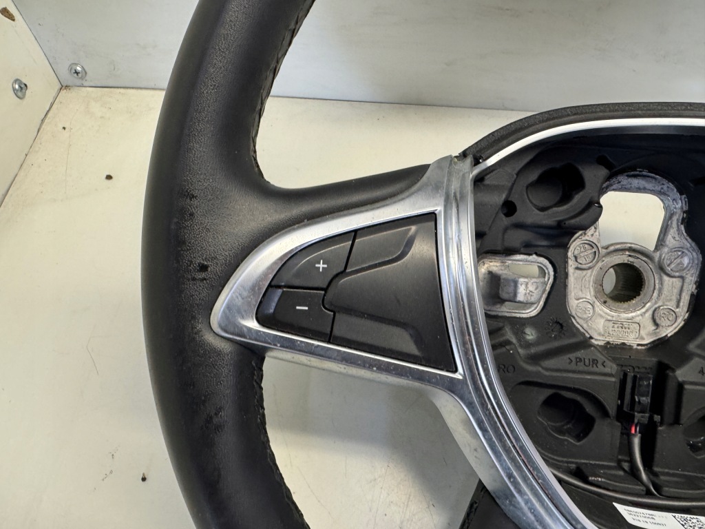 фото №6, Dacia sandero ii воздуховод кожа мультифункция 484007478r