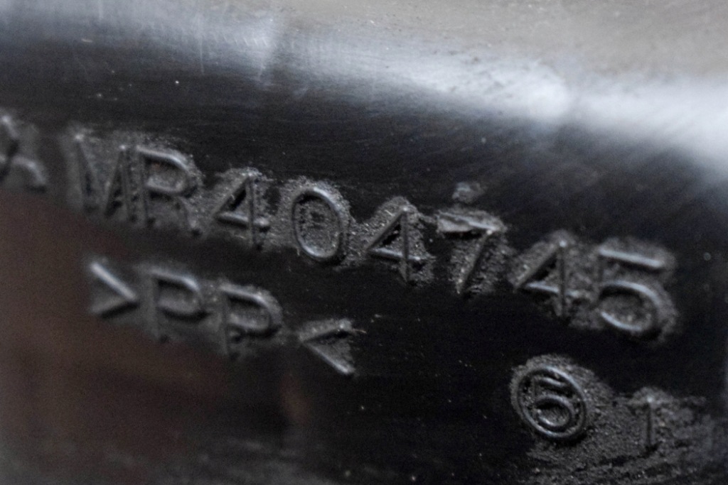 фото №6, Mitsubishi pajero v60 труба впуска воздуха mr404745 3.8 бензин 160kw 2002