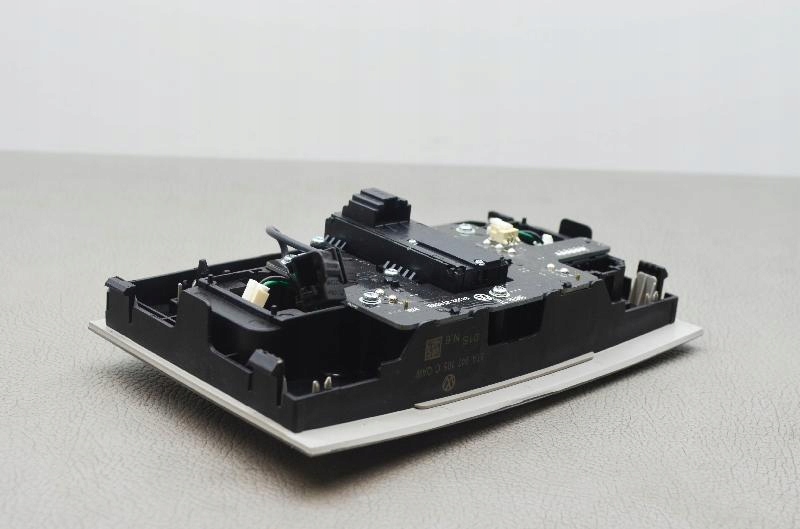 фото №8, Освещение внутреннее skoda karoq nu7 5ta947105c3b0035711b 1.5l бензиновый