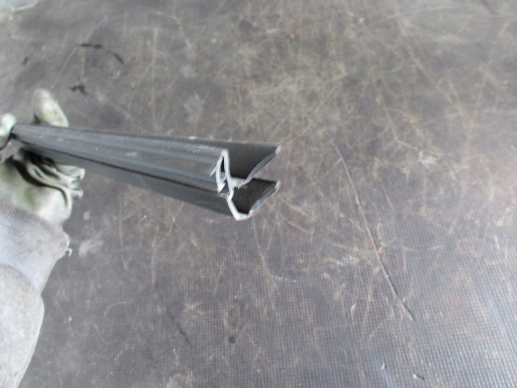 Молдинг накладка правый  задняя peugeot 5008 1 09-13r. Цена