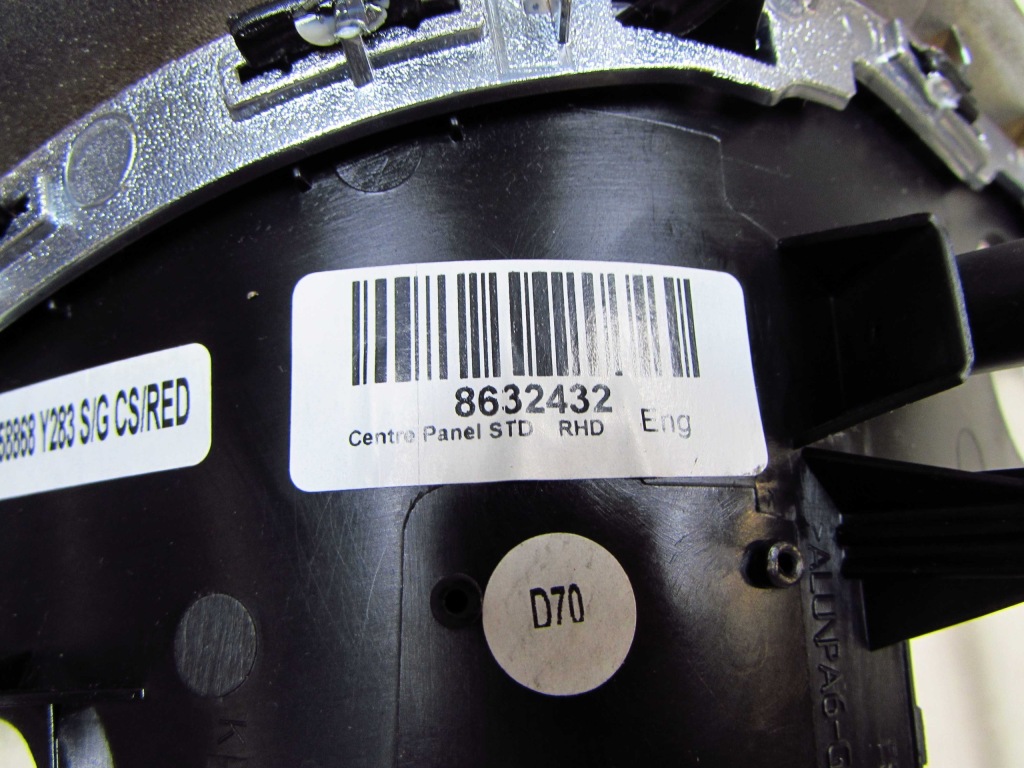 Volvo s60 2 v60 10-17 тунель середній панель  рамка rhd 30791723 Недорого