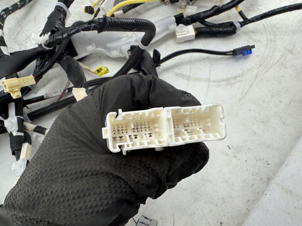 Купить Toyota c-hr 1 2021 другая жгут трубопровод / кабели