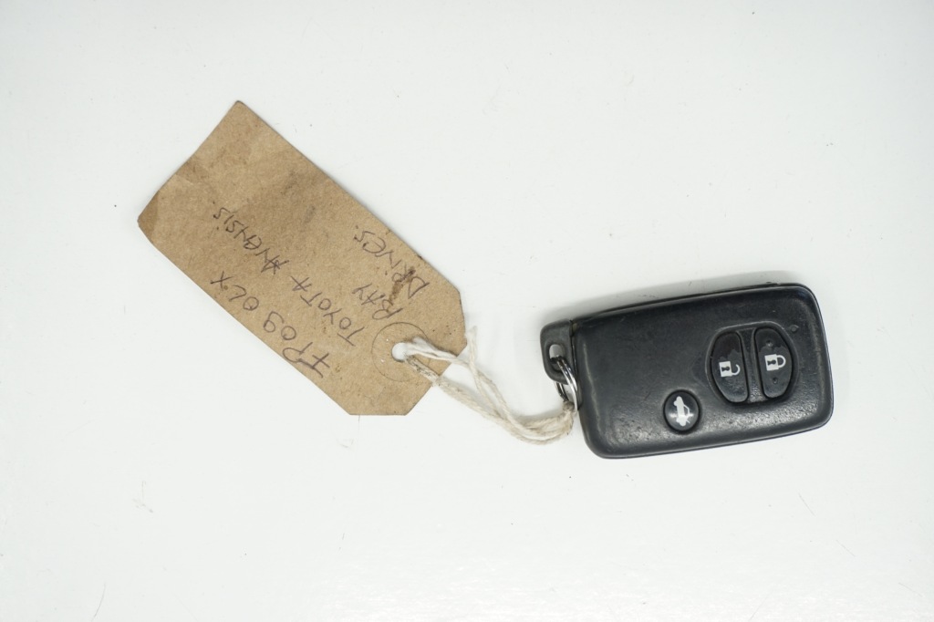 фото №1, Toyota avensis t27 pilot ключ smart key