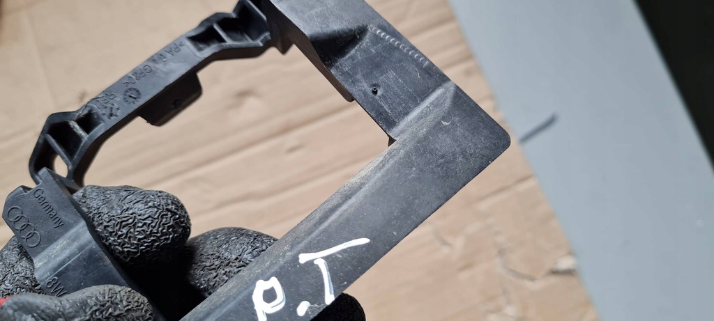 фото №7, S4 b9 8w a4 кронштейн кронштейн датчика мертвого pola правый задняя 8w0907176