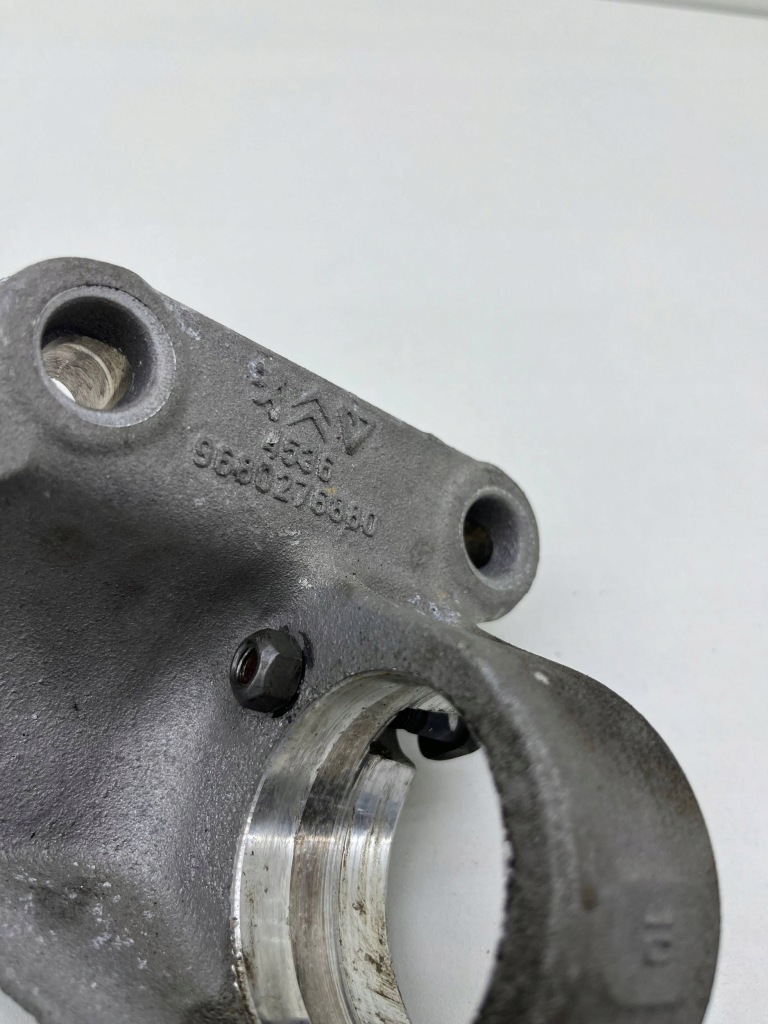 Opel crossland x опора кронштейн полуось 9680276680 Доставка