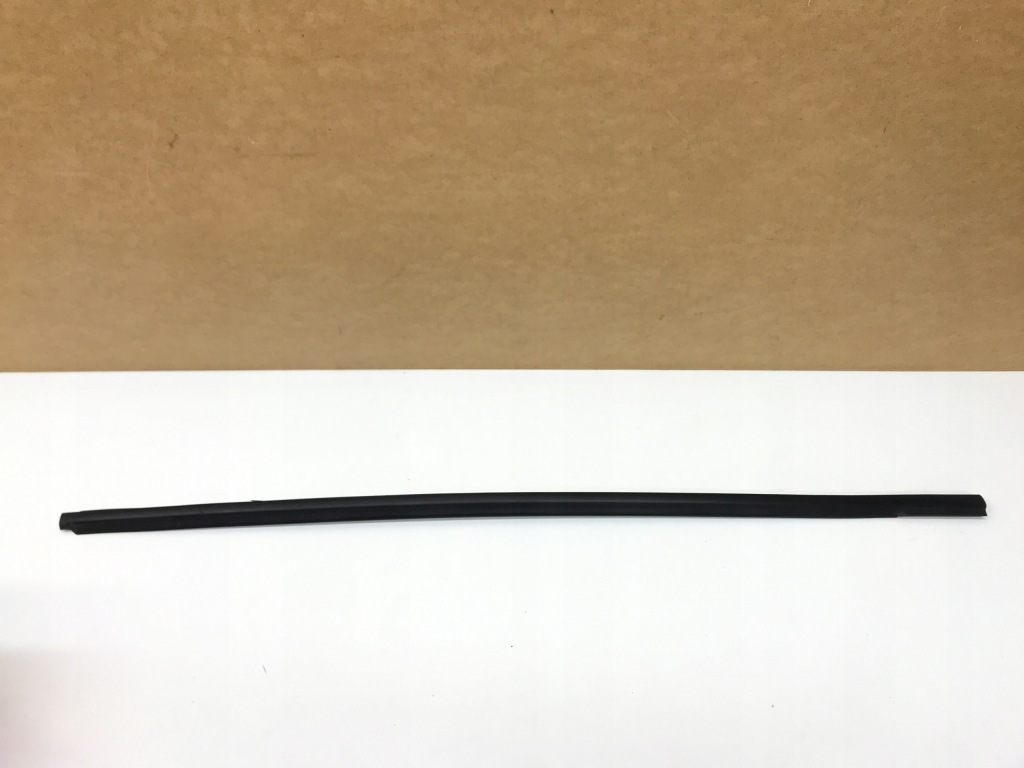 фото №1, Hyundai i20 ii молдинг уплотнитель правая передняя