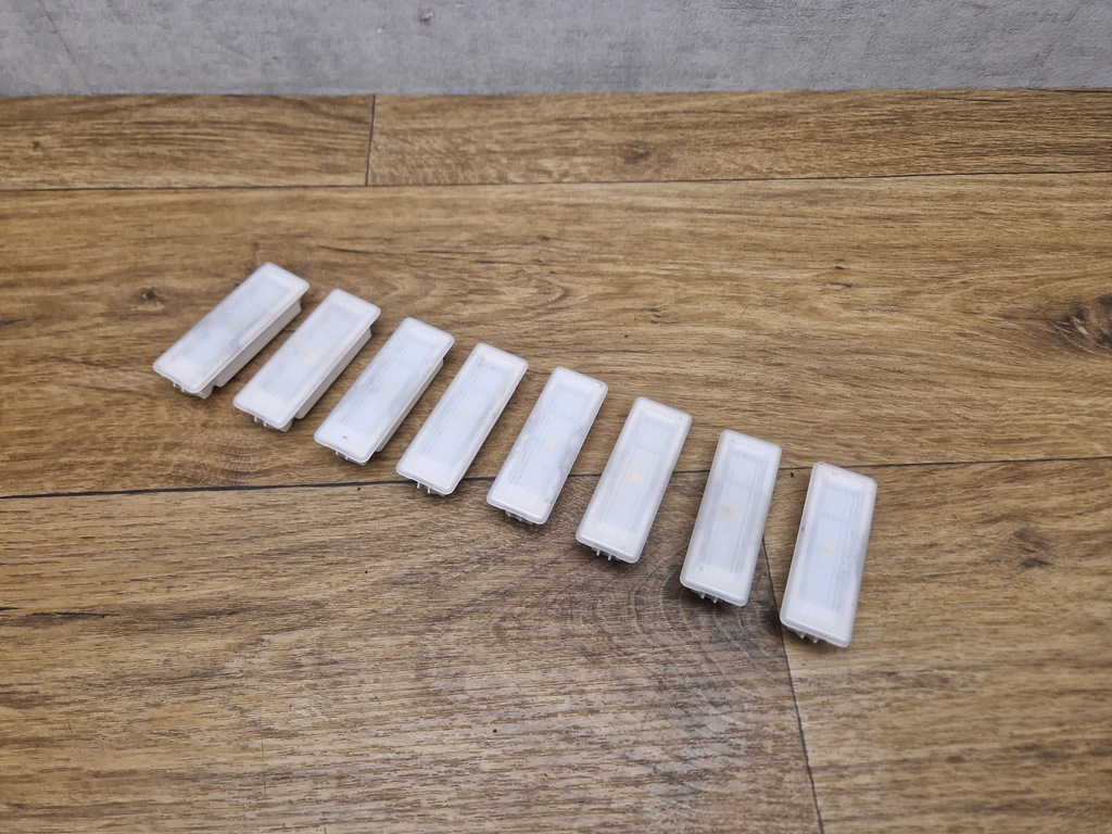 фото №1, Bmw оригинальный номер лампа салона led освещение кабины 9270505