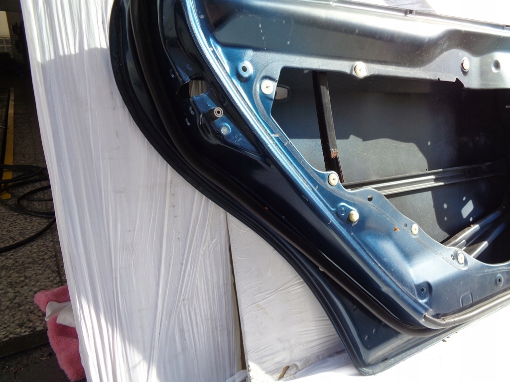 Mazda 6 дверь левое  задняя 32c хэтчбек 02-08 Цена