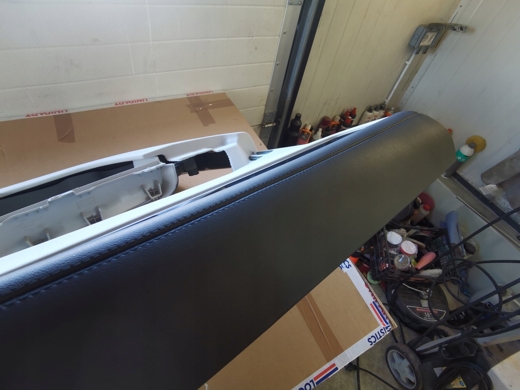 фото №8, Jaguar f-pace - обшивка дверь перед левый