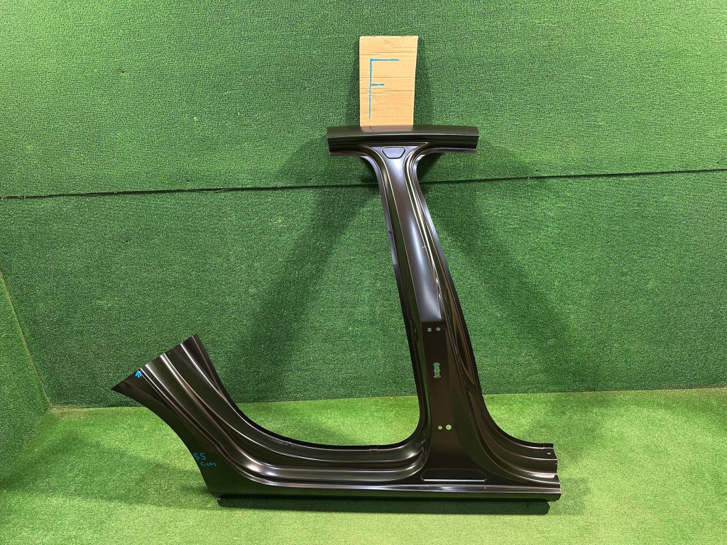 Audi a4 b9 рестайлінг  8w5 8w седан поріг правий стійку  обшивка Київ