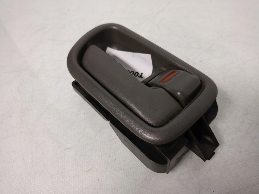 фото №2, Ручка внутренняя правая передняя toyota avensis 1