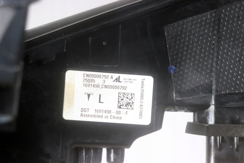 Tesla model 3 ліва фара задній 1691498-00-f j-6996 Недорого
