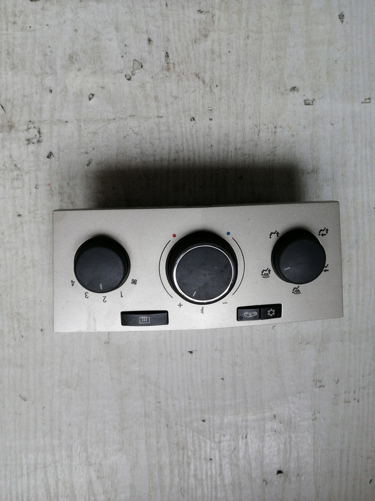 фото №1, 2924. opel astra h панель обдув 13269404 nb3