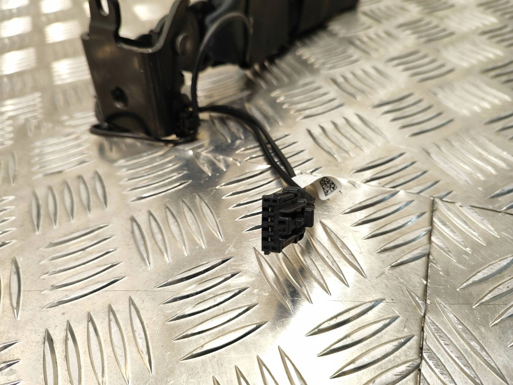 Пряжка поперечина среднего citroen ds7 crossback 6358975 в Украине