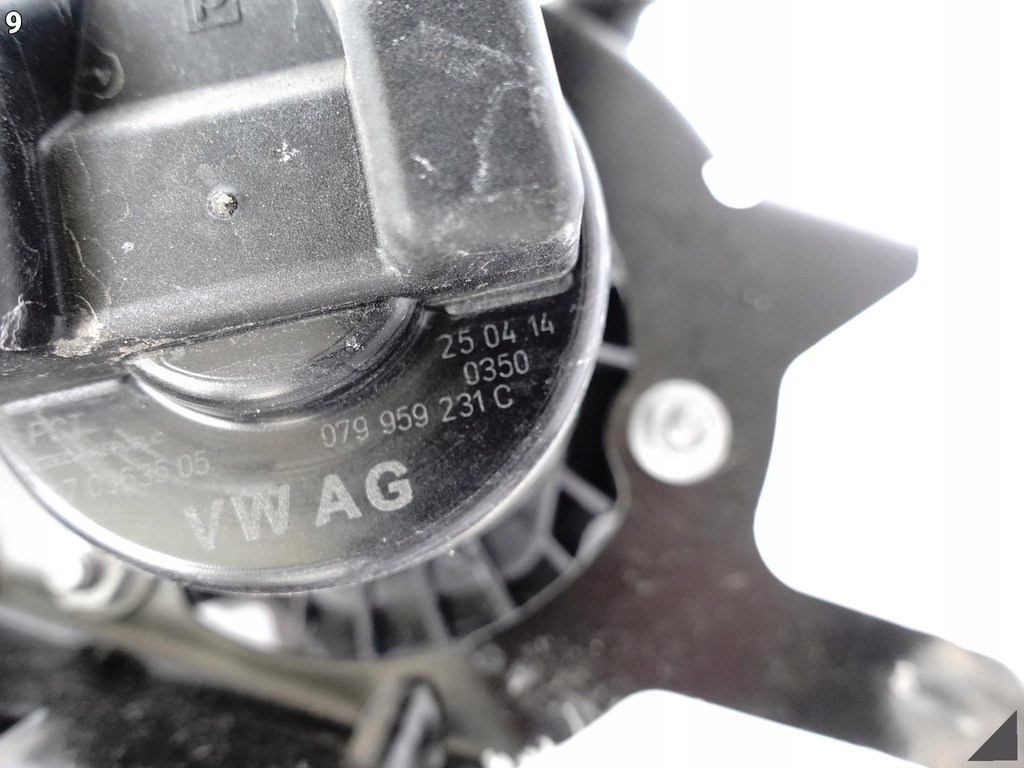 фото №10, Audi a8 s8 4h0 d4 lift 13-17 кронштейн+ насос повітря вторинного 079959231c