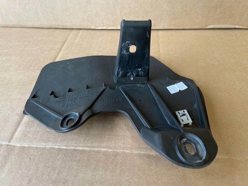 фото №1, Audi a3 8y sedan бризковик правий задня оригінал