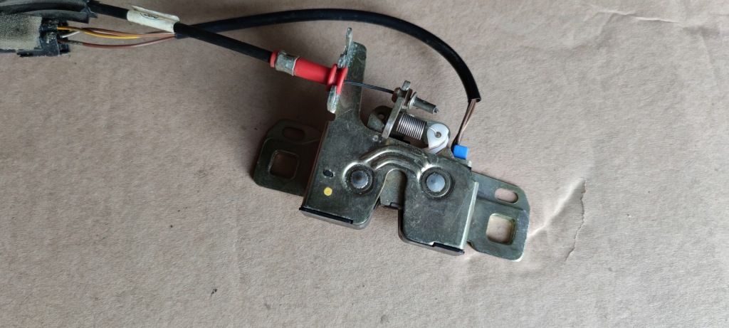 фото №1, Замок крышки задний ford cougar 2.5 v6 96bgf43200ab