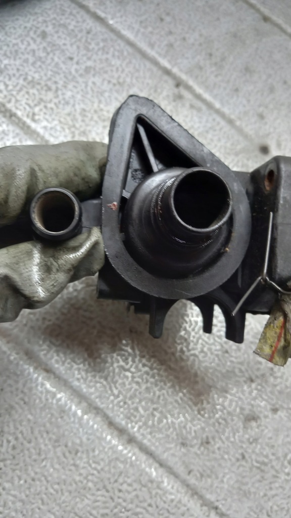 фото №5, Корпус термостата 9654393880 mazda 2 1.4 tdci