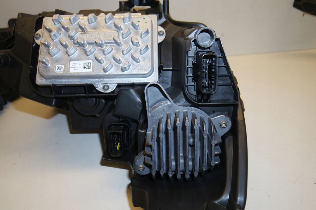 фото №10, Peugeot 208 2023 лампи передні / комплект