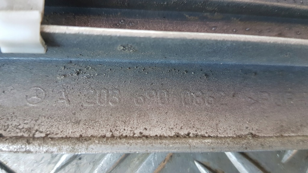 фото №12, Mercedes w203 sport coupe 3d молдинг крыла левая правая задняя 744