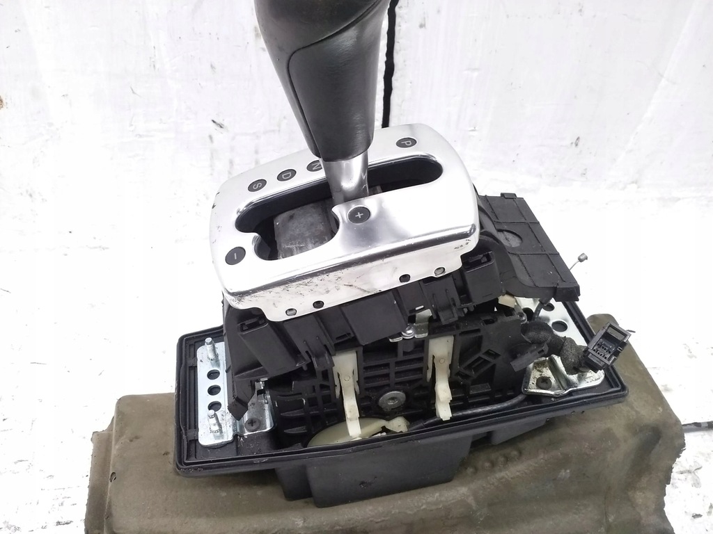 фото №13, Audi a8 s8 d3 4e 2005 домкрат перемикання передач / верхній