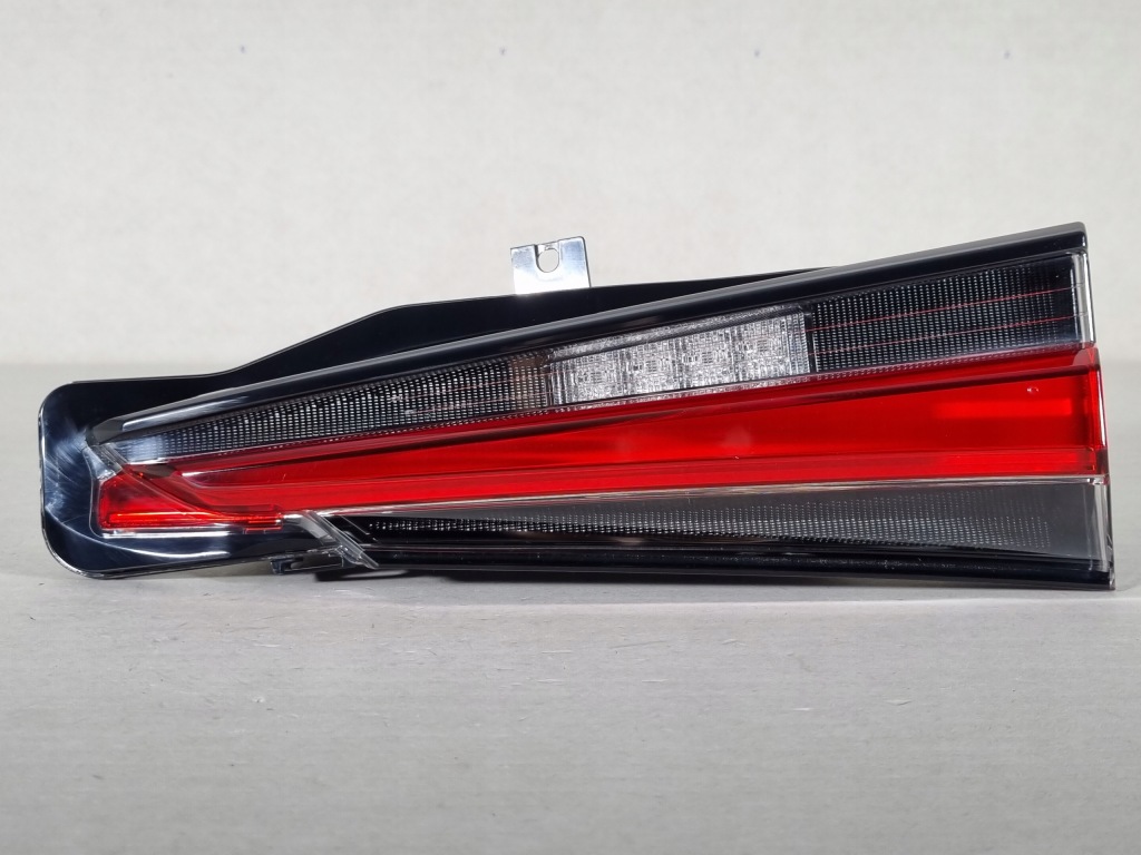 фото №1, Lexus nx nx300 lift лампа правая w крышка задняя led