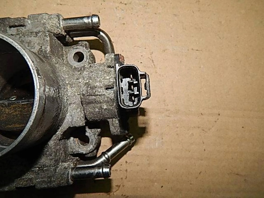 фото №5, Дросельна заслінка toyota avensis t25 2.2 d4d 03-08