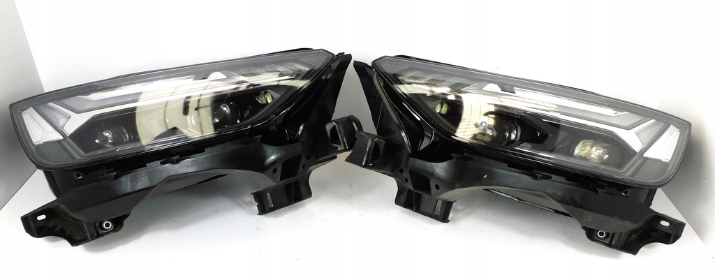 фото №1, Audi q5 80a lift лампа права ліва matrix повний