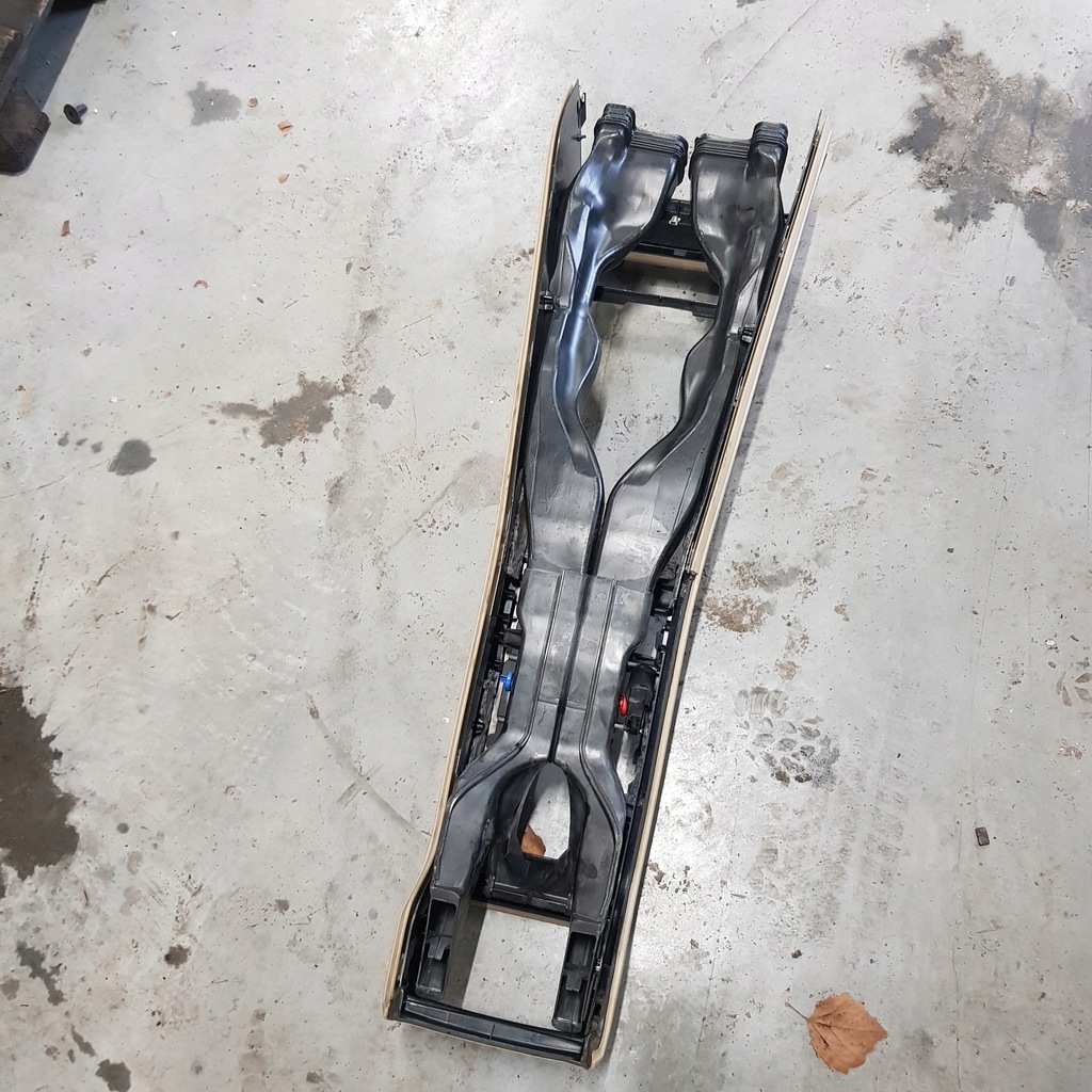 фото №10, Панель средний туннель корпус кремовый audi a8 d3